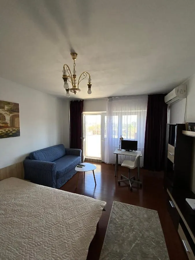 Le Garcon De Adi-Cosy,Quiet,Spatious Studio Bucharest